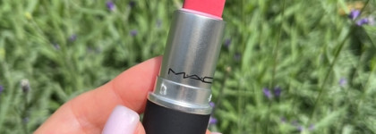 Губная помада МАС Powder Kiss Lipstick в оттенке A Little Tamed 301