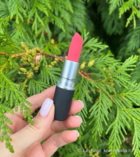 Губная помада МАС Powder Kiss Lipstick в оттенке A Little Tamed 301 ...
