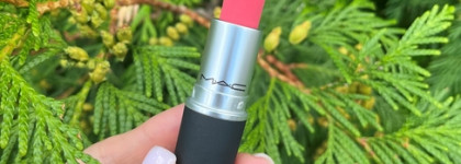 Губная помада МАС Powder Kiss Lipstick в оттенке A Little Tamed 301