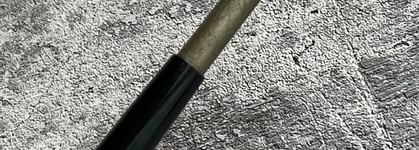 Catrice Aloe Vera Eyeshadow Stick в оттенках 030 Olive Glam и 040 Lavender Brown