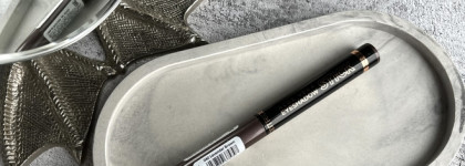 Catrice Aloe Vera Eyeshadow Stick в оттенках 030 Olive Glam и 040 Lavender Brown