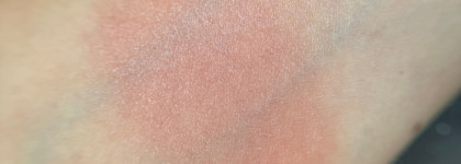 Румяна с кремовой текстурой Clé de Peau Cream Blush в оттенке 4 Peach Beige