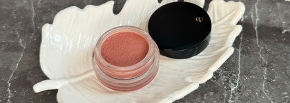 Румяна с кремовой текстурой Clé de Peau Cream Blush в оттенке 4 Peach Beige