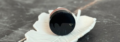 Румяна с кремовой текстурой Clé de Peau Cream Blush в оттенке 4 Peach Beige