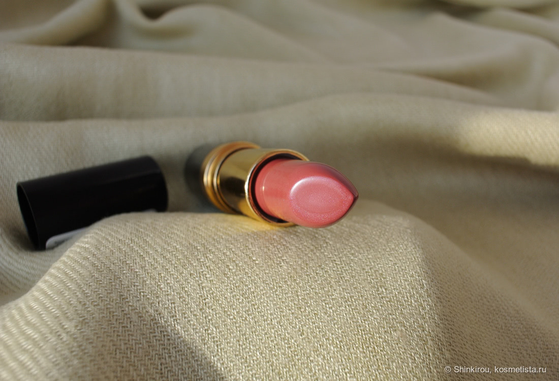 Помада Revlon Super Lustrous Lipstick в оттенке 460 Blushing Mauve.