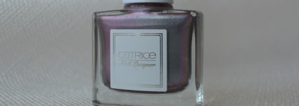 Лаки для ногтей из лимитированной коллекции Catrice ProvoCatrice в оттенках C01 Provocative Pearls и C05 Silk Sense