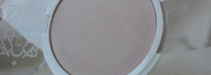 Estrade: компактный хайлайтер №304 и Сияющий блеск для губ №302