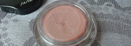 Shiseido Shimmering Cream Eye Color SV810 Tin, PK214 Pale Shell и Luminizing Satin Eye Color VI720 Ghost