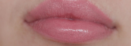 Если вы в поисках розового нюда, тогда вам сюда Rouge Dior Nude Lip Blush Voluptous Care № 263 Swan  и Estee Lauder Pure Color Envy Sculpting Lipstick  № 120 Desirable