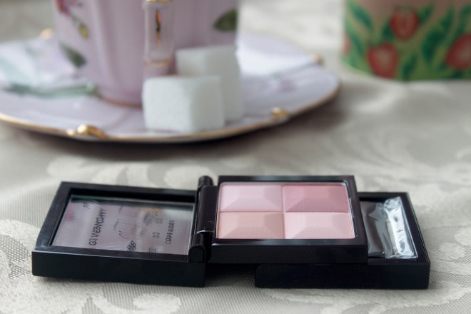 Сладкий ноябрь или один из вариантов отличного подарка на новый год Румяна Givenchy Le Prisme Blush Powder Blush №22 Vintage Pink