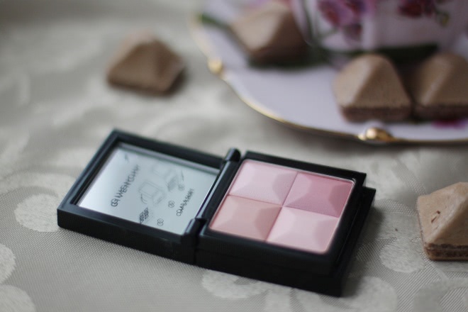 Сладкий ноябрь или один из вариантов отличного подарка на новый год Румяна Givenchy Le Prisme Blush Powder Blush №22 Vintage Pink