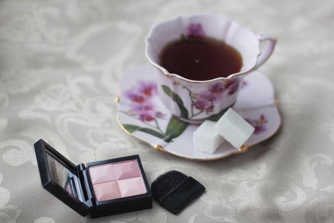 Сладкий ноябрь или один из вариантов отличного подарка на новый год Румяна Givenchy Le Prisme Blush Powder Blush №22 Vintage Pink