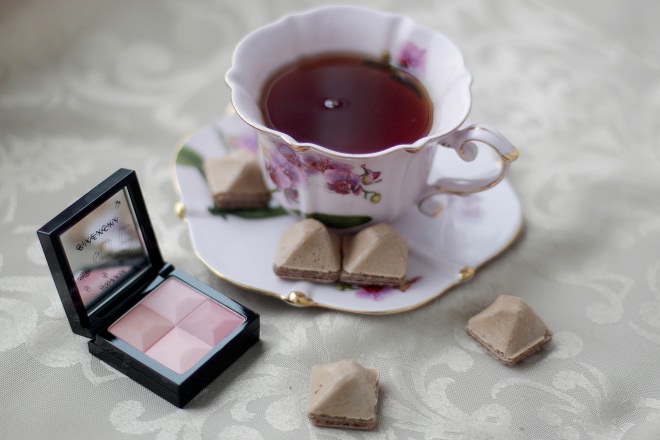 Сладкий ноябрь или один из вариантов отличного подарка на новый год Румяна Givenchy Le Prisme Blush Powder Blush №22 Vintage Pink