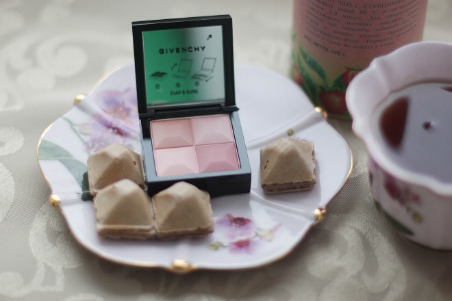 Сладкий ноябрь или один из вариантов отличного подарка на новый год Румяна Givenchy Le Prisme Blush Powder Blush №22 Vintage Pink