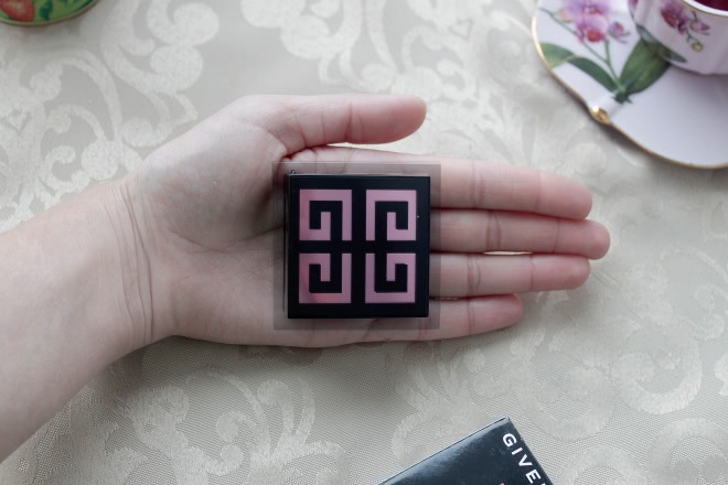 Сладкий ноябрь или один из вариантов отличного подарка на новый год Румяна Givenchy Le Prisme Blush Powder Blush №22 Vintage Pink