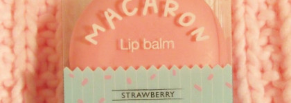 Не желаете ли десерт? It’s Skin Macaron Lip Balm #1 - strawberry и #2 - green apple