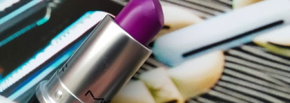 Героиня для белоснежки - фиолетовая MAC Retro Matte Lipstick (оттенок Heroine)