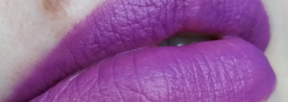 Героиня для белоснежки - фиолетовая MAC Retro Matte Lipstick (оттенок Heroine)