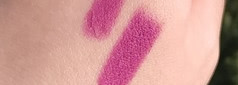 Героиня для белоснежки - фиолетовая MAC Retro Matte Lipstick (оттенок Heroine)