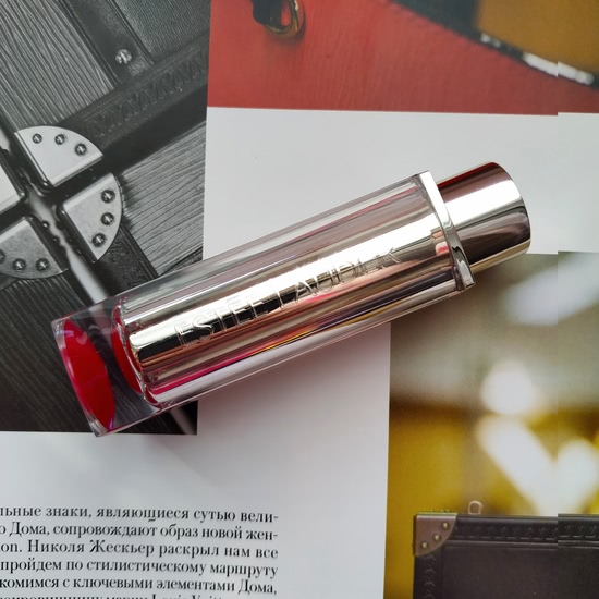 Шок и трепет с яркой фуксией - Estèe Lauder Pure Color Love Lipstick (оттенок 220 Shock & Awe)