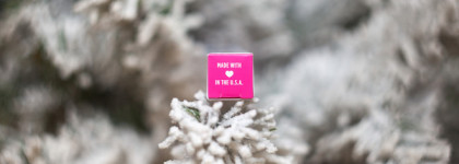 Зеленые губы? Легко! Прошли те времена, когда на улицу я выходила только с "нормальными" цветами. Спасибо ColourPop за этот прекрасный "Хрустальнй шар" в моей коллекции (оттенок Crystal ball)