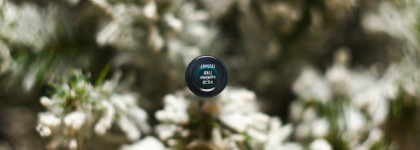 Зеленые губы? Легко! Прошли те времена, когда на улицу я выходила только с "нормальными" цветами. Спасибо ColourPop за этот прекрасный "Хрустальнй шар" в моей коллекции (оттенок Crystal ball)