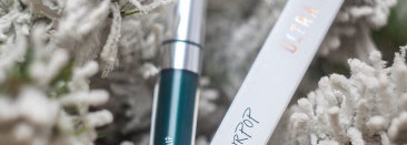 Зеленые губы? Легко! Прошли те времена, когда на улицу я выходила только с "нормальными" цветами. Спасибо ColourPop за этот прекрасный "Хрустальнй шар" в моей коллекции (оттенок Crystal ball)