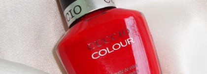 Идеальный красный: Cuccio Colour A Kiss in Paris