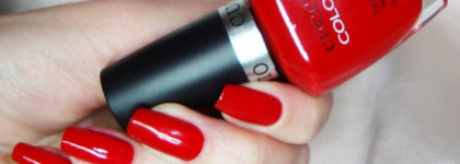 Идеальный красный: Cuccio Colour A Kiss in Paris