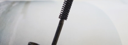 Nars Larger Than Life Volumizing Mascara (color black)