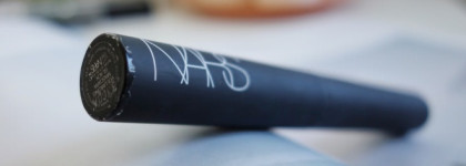 Nars Larger Than Life Volumizing Mascara (color black)