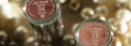Лучшие друзья девушек не бриллианты, а сверкающие помады от Clarins Joli Rouge Brillant Perfect Shine Sheer Lipstick в оттенках 04 Praline и 11 Toffee
