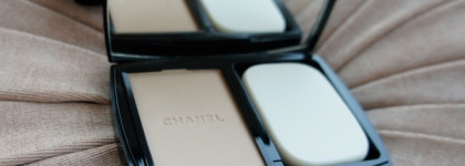 Отличная Пудра Chanel Vitalumiere Compact Douceur Lightweight Compact Makeup Radiance Softness and Comfort  SPF 10,  # 20 Beige