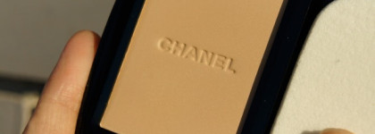Отличная Пудра Chanel Vitalumiere Compact Douceur Lightweight Compact Makeup Radiance Softness and Comfort  SPF 10,  # 20 Beige