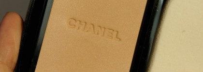 Отличная Пудра Chanel Vitalumiere Compact Douceur Lightweight Compact Makeup Radiance Softness and Comfort  SPF 10,  # 20 Beige