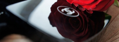 Отличная Пудра Chanel Vitalumiere Compact Douceur Lightweight Compact Makeup Radiance Softness and Comfort  SPF 10,  # 20 Beige