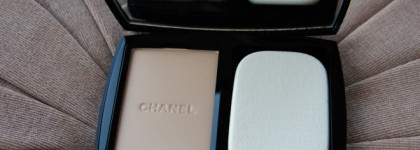 Отличная Пудра Chanel Vitalumiere Compact Douceur Lightweight Compact Makeup Radiance Softness and Comfort  SPF 10,  # 20 Beige