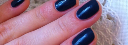 Мой долгожданный друг Chanel Le Vernis nail colour #553 Blue Rebel