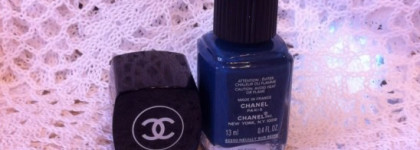 Мой долгожданный друг Chanel Le Vernis nail colour #553 Blue Rebel