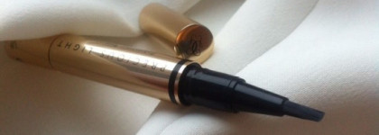 Моя золотая палочка-выручалочка Guerlain Precious Light Rejuvenating Illuminator оттенке 01 Clair