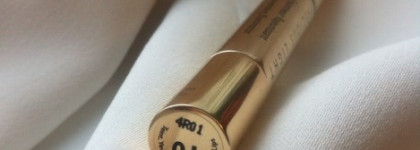 Моя золотая палочка-выручалочка Guerlain Precious Light Rejuvenating Illuminator оттенке 01 Clair