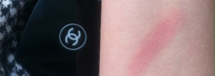 Румяна Joues Contraste Powder Blush Chanel Fall 2014 Etats Poetiques Collection (оттенок № 160 Innocence) от Chanel