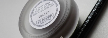 Коричневое золото Maybelline Eyestudio Lasting Drama gel eyeliner 24h в оттенке #02 Brown