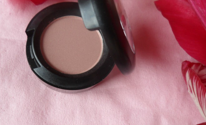 Период цветения с MAC Eye Shadow Fard A Paupieres Just Wing It