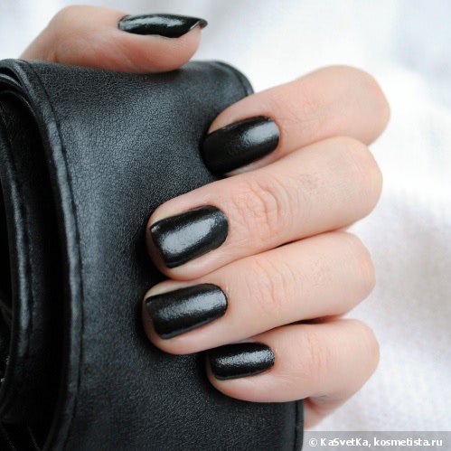 Чёрная кожа на ногтях с Brigitte Bottier Liquid Leather в оттенке 601