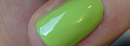 Лак для ногтей Jungle green - впечатляющая зелень джунглей от Yves Saint Laurent