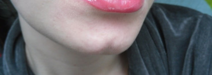 Примеряем красный со стойким блеском для губ Artdeco Lip Brilliance Long Lasting Lip Gloss #04