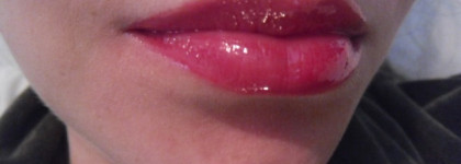 Примеряем красный со стойким блеском для губ Artdeco Lip Brilliance Long Lasting Lip Gloss #04