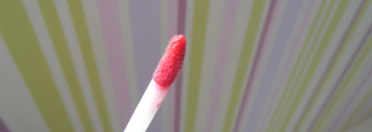 Примеряем красный со стойким блеском для губ Artdeco Lip Brilliance Long Lasting Lip Gloss #04