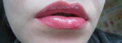 Примеряем красный со стойким блеском для губ Artdeco Lip Brilliance Long Lasting Lip Gloss #04